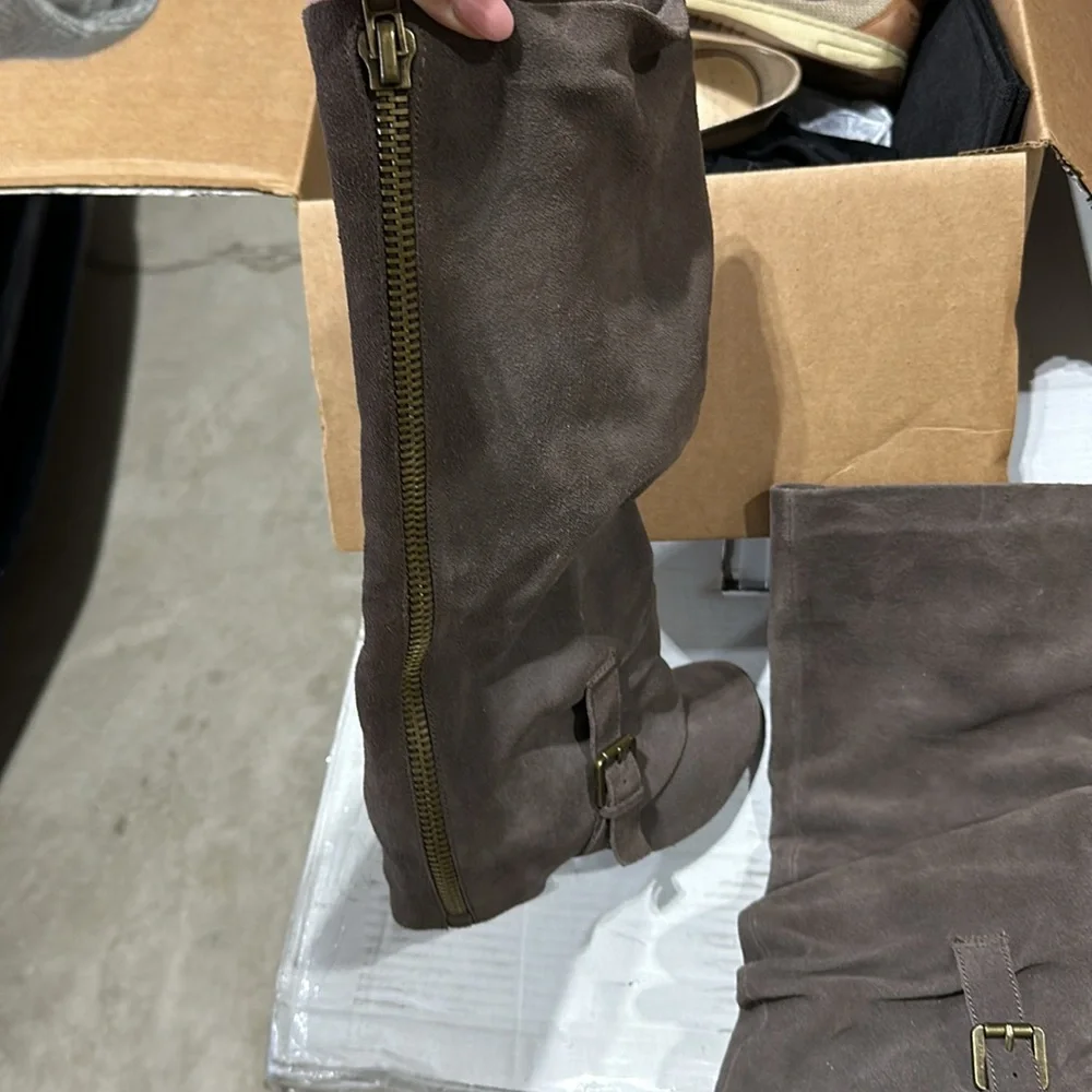 Brown suede knee high boots, size 8.5 - Picture 2 of 5